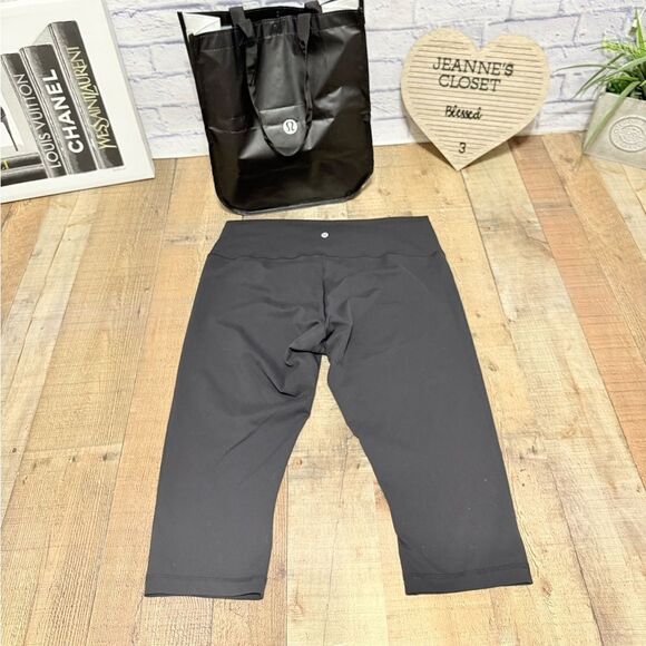 Lululemon Wunder Train High-Rise Crop 23"
Black (First Release) size 18 - Picture 9 of 11